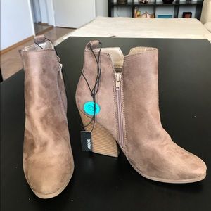 Ardene Faux Suede Ankle Booties, 7.5 / 8, NWT